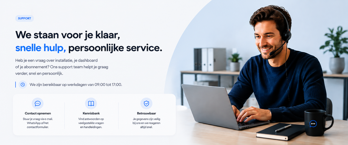 Detepo support: medewerker met headset helpt bij installatie en dashboard