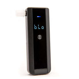 Digitale Alcoholtester - Blaastest Alcohol Meter - Makkelijk Mee te Nemen - Ademtest om je Alcoholpromillage mee te Testen - Met Extra Mondstukjes