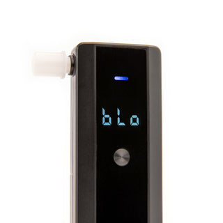 Digitale Alcoholtester - Blaastest Alcohol Meter - Makkelijk Mee te Nemen - Ademtest om je Alcoholpromillage mee te Testen - Met Extra Mondstukjes